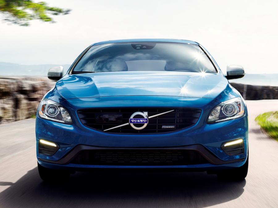  Volvo V60 Plug-In Hybrid R-Design 2014 года  (фото 2 из 15)